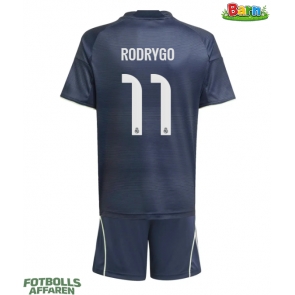 Real Madrid Rodrygo Goes #11 Bortaställ Barn 2025-26 Kortärmad (+ Korta byxor)